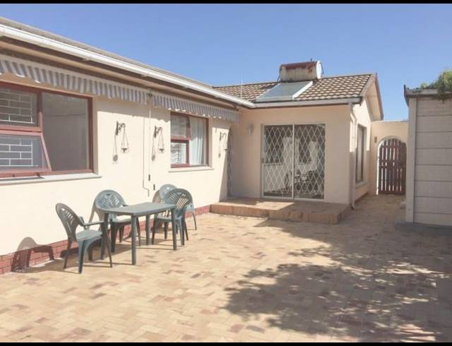 4 BEDROOM FREEHOLD TO LET IN TABLE VIEW